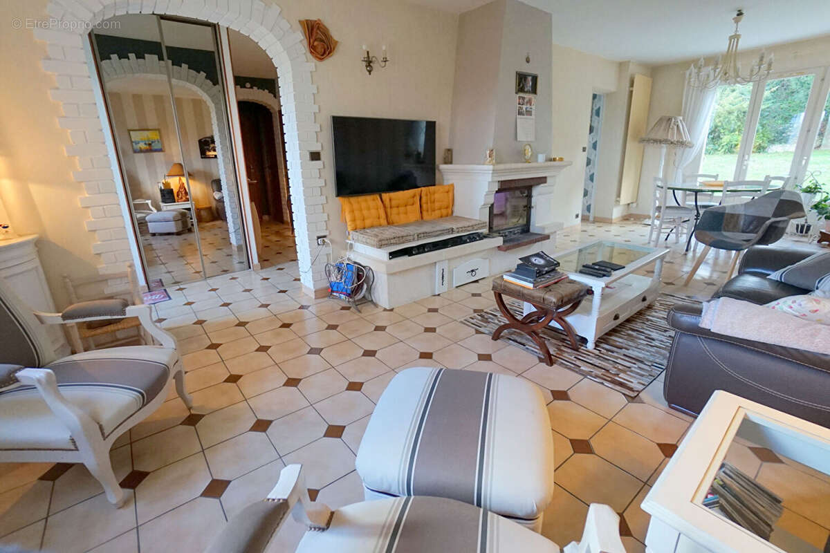 Maison à MEZIERES-SUR-SEINE