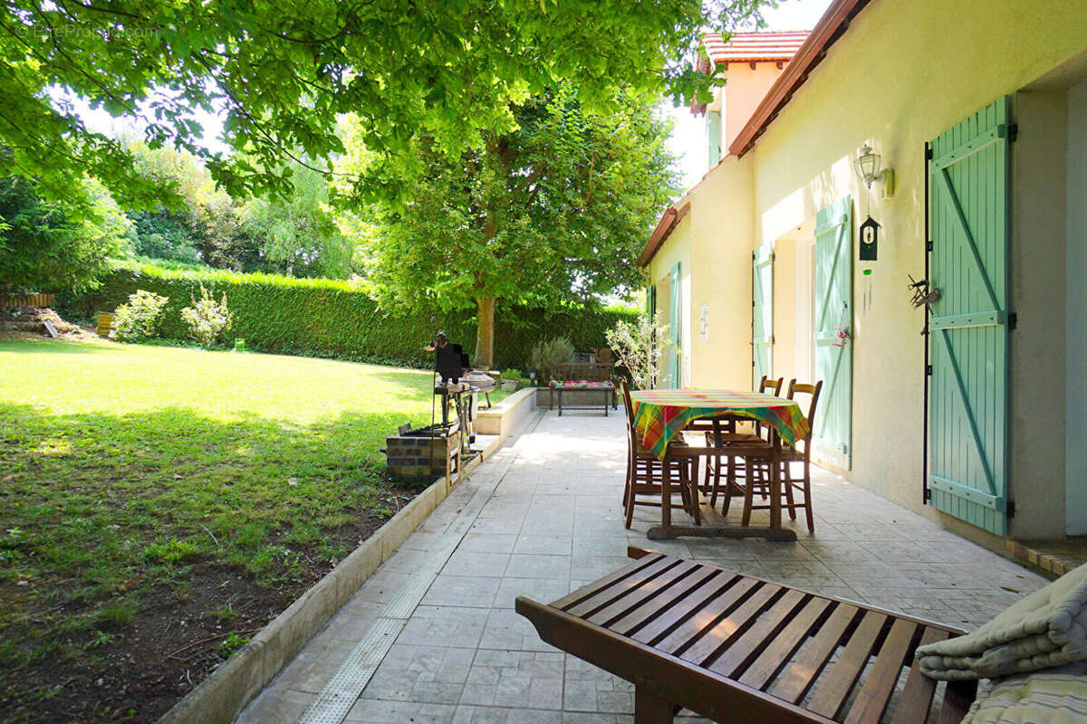 Maison à MEZIERES-SUR-SEINE