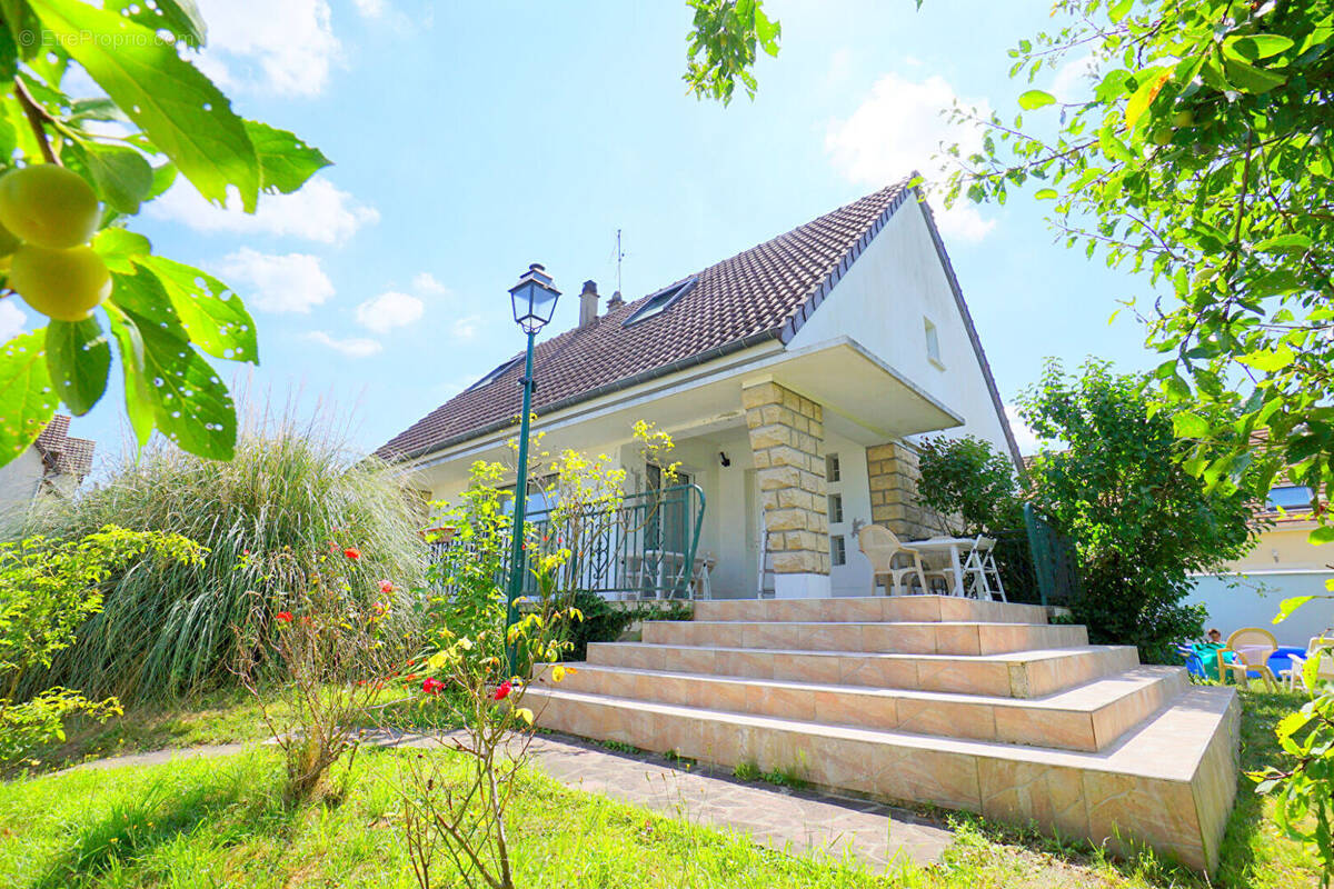 Maison à MORAINVILLIERS