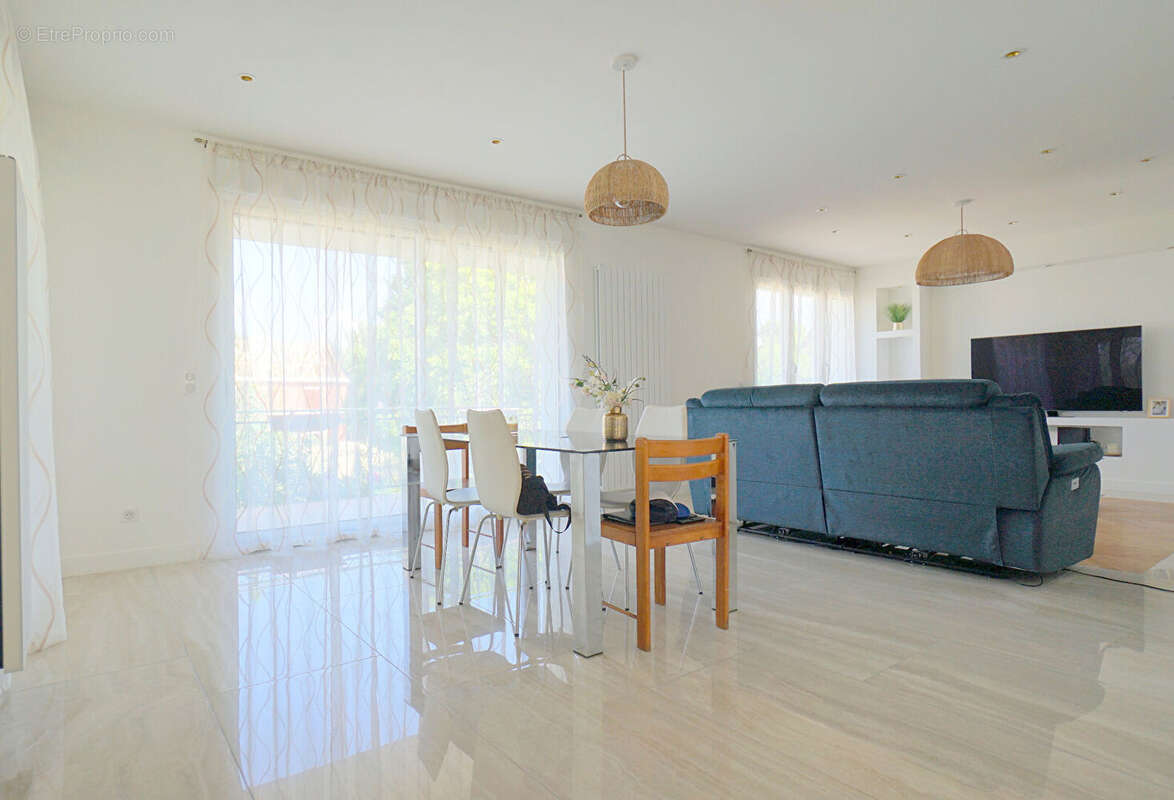 Maison à MORAINVILLIERS