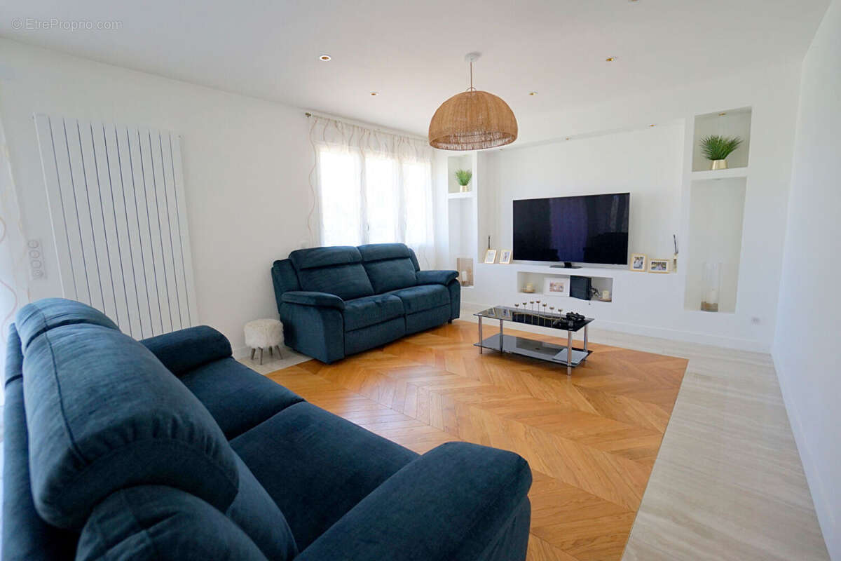 Maison à MORAINVILLIERS