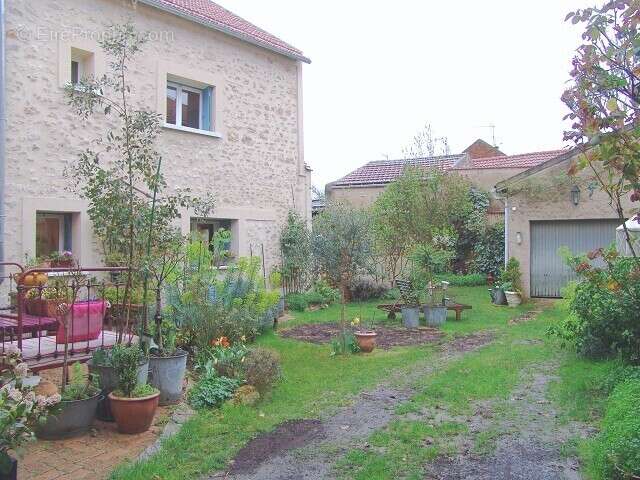 Maison à MEZIERES-SUR-SEINE