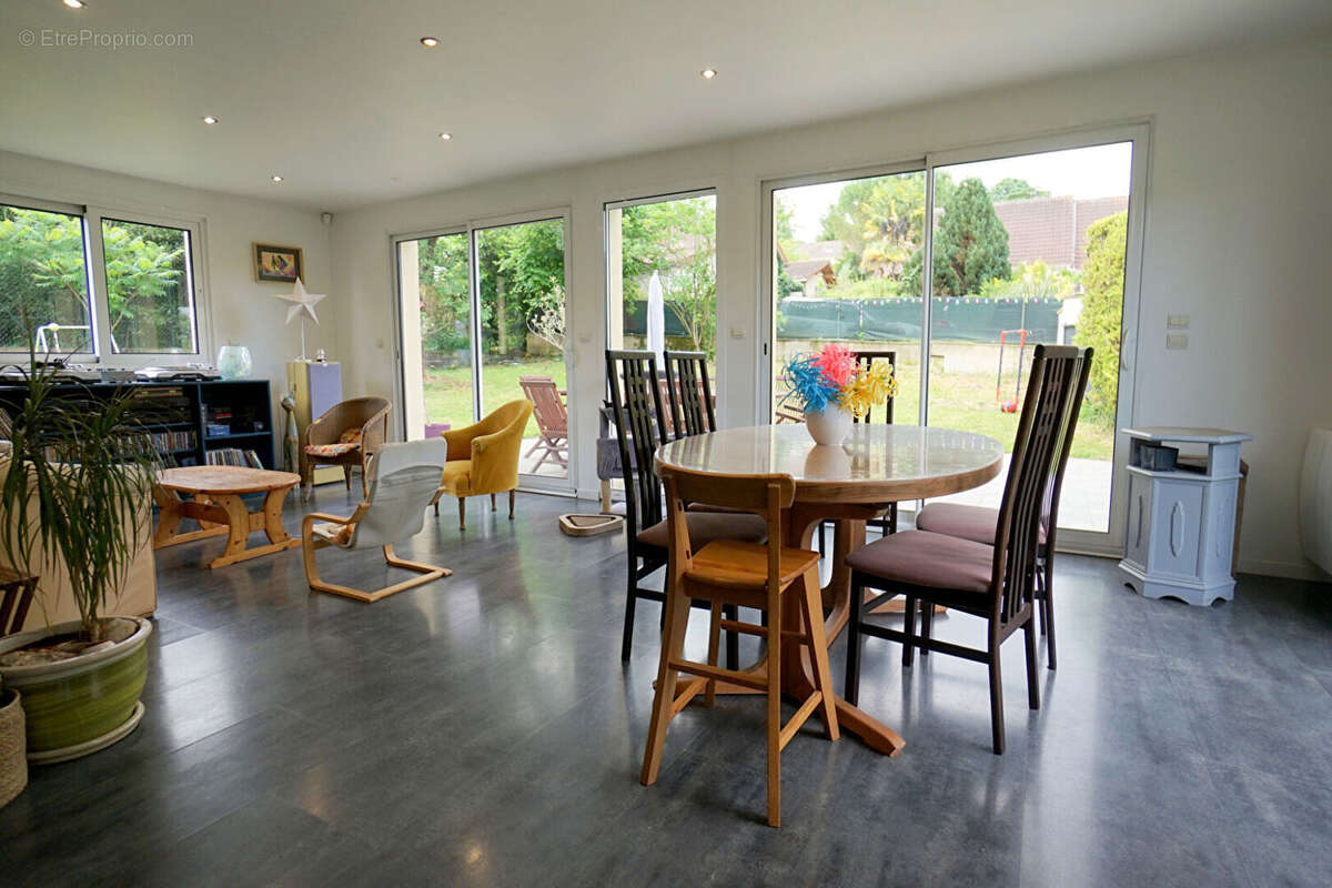 Maison à MEZIERES-SUR-SEINE