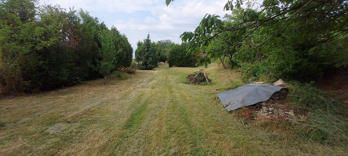 Terrain à BELLOU-SUR-HUISNE