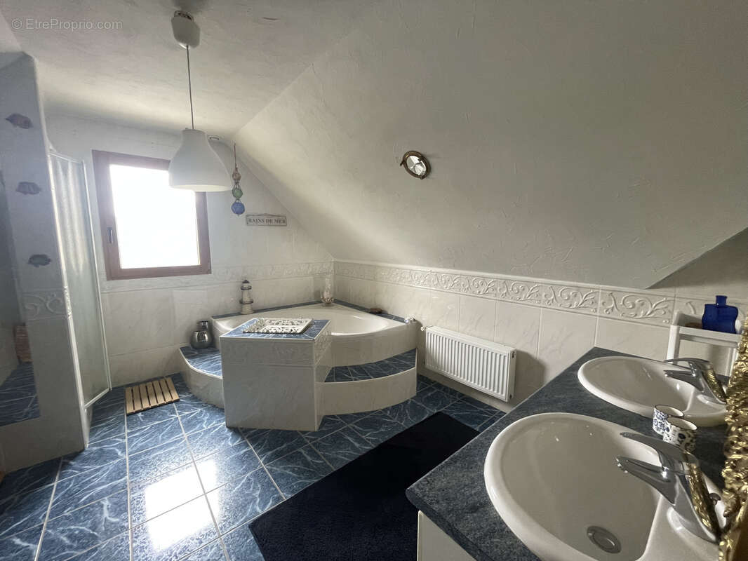 Maison à LE RELECQ-KERHUON