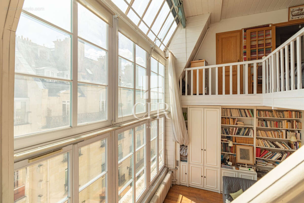 Appartement à PARIS-16E