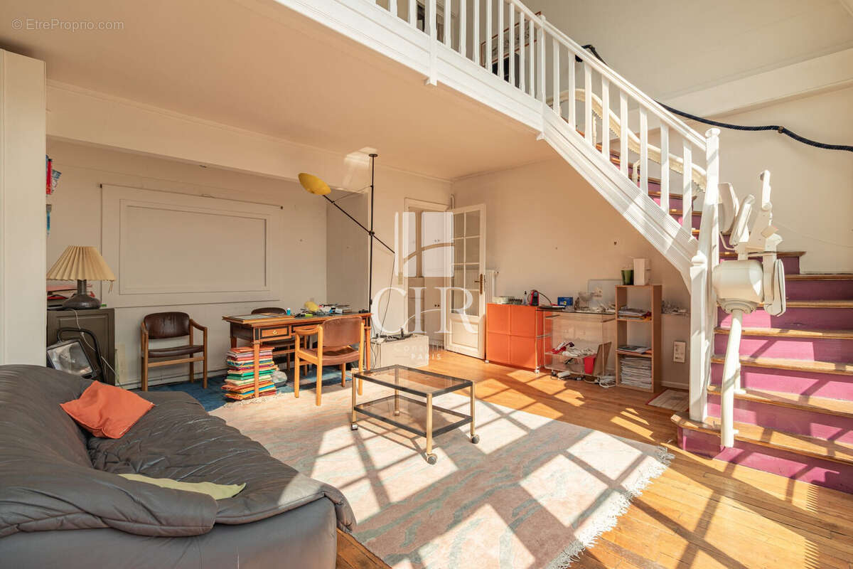 Appartement à PARIS-16E