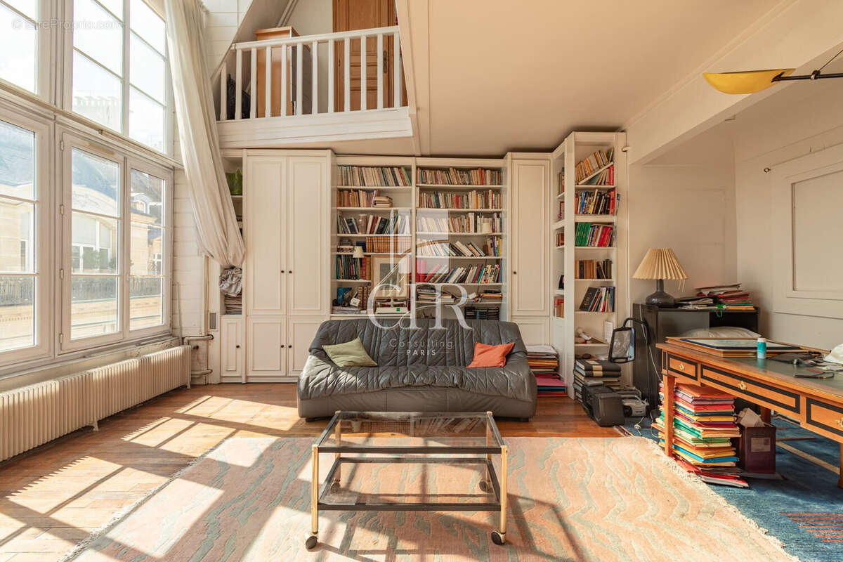 Appartement à PARIS-16E