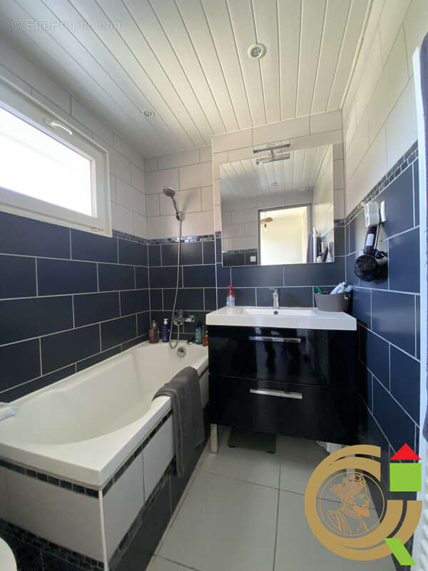 Maison à LA MADELAINE-SOUS-MONTREUIL