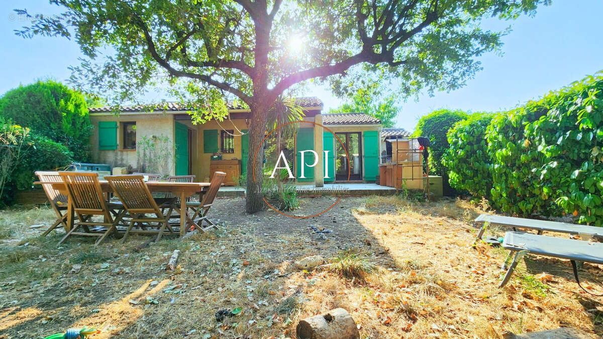 Maison à TOURRETTES