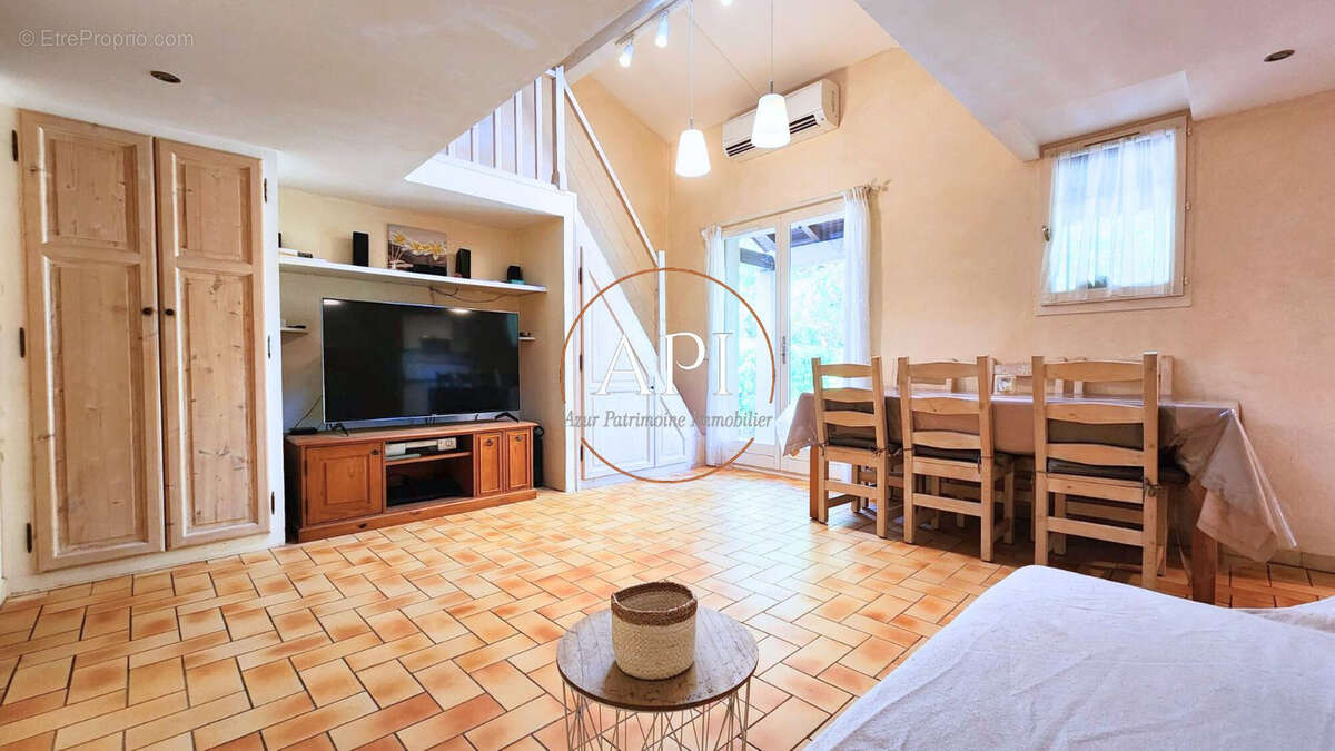 Maison à TOURRETTES