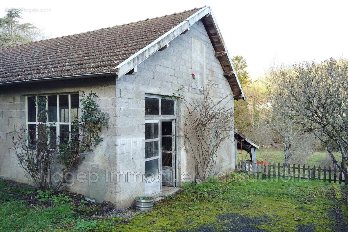 Maison à FERRIERES-SUR-SICHON