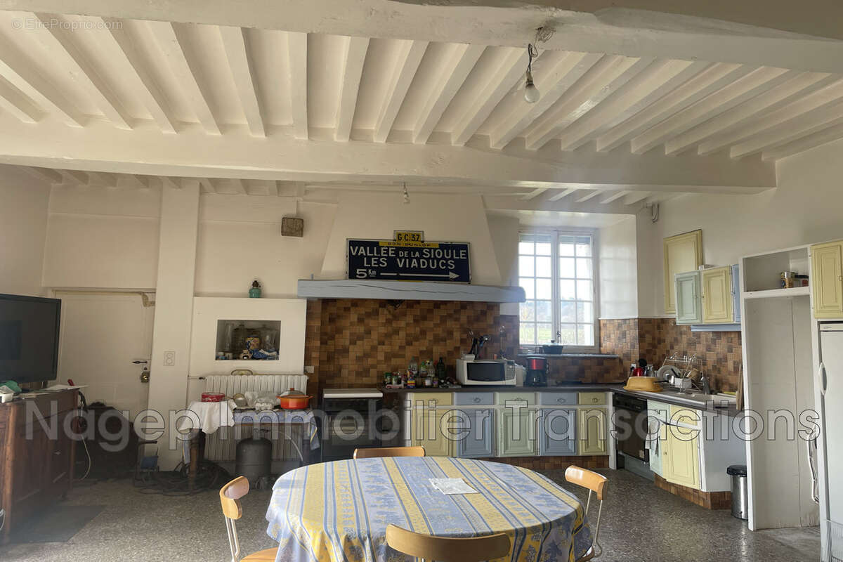 Maison à BAS-ET-LEZAT