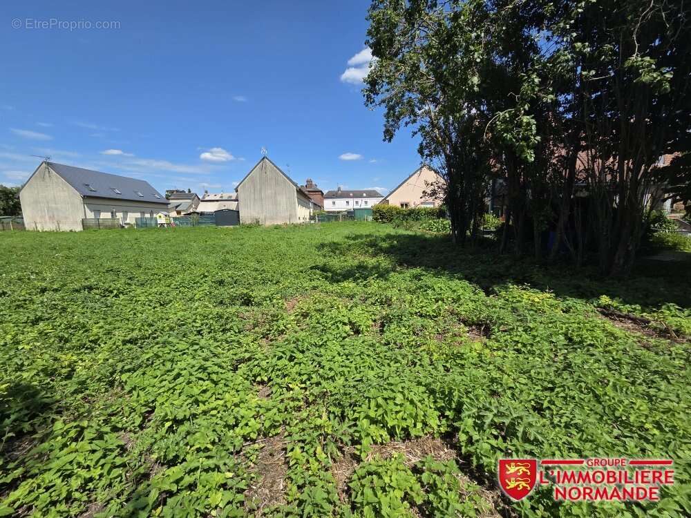 Terrain à CHARLEVAL