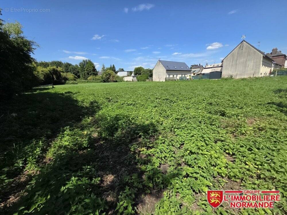 Terrain à CHARLEVAL