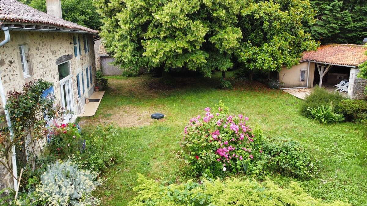 Maison à MAZEROLLES