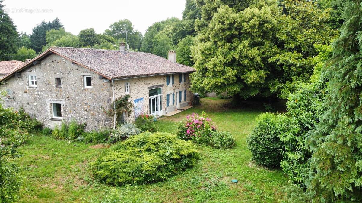 Maison à MAZEROLLES