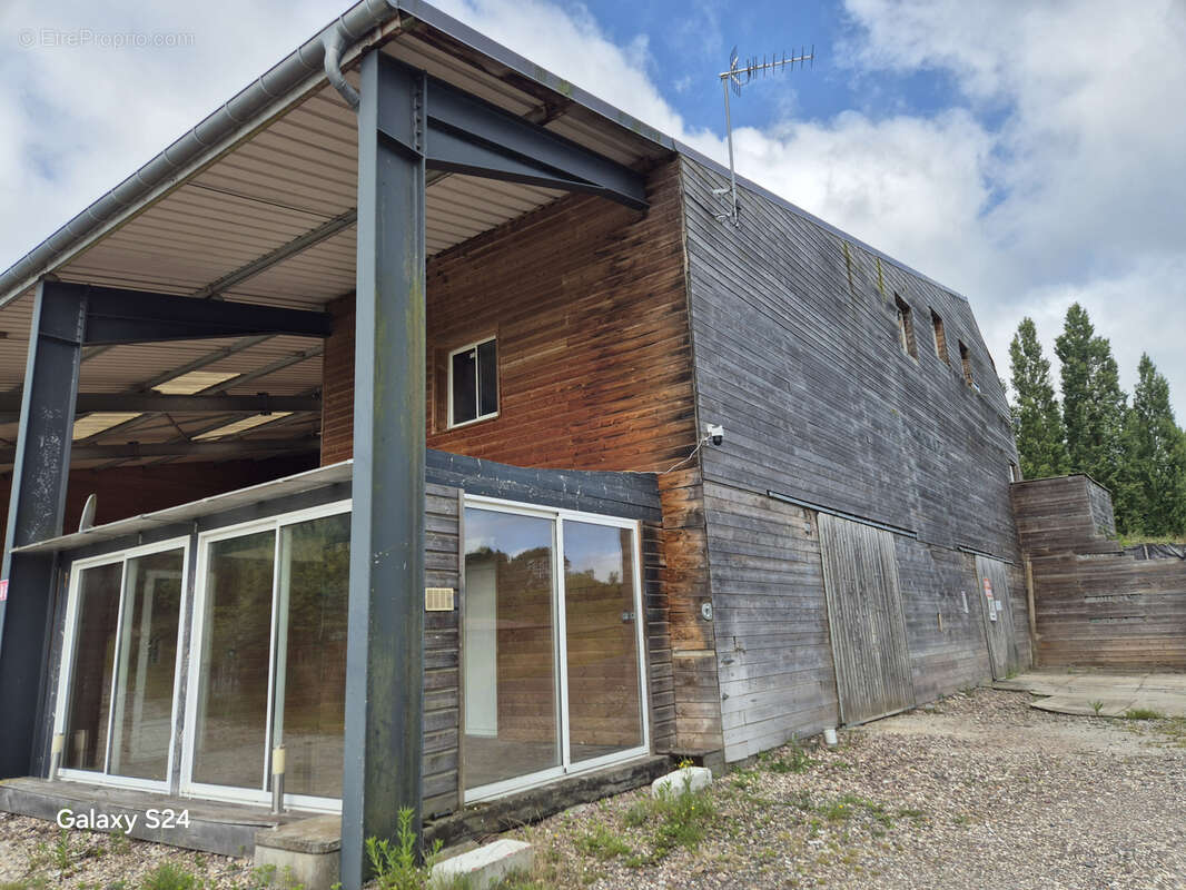 Commerce à PONT-L&#039;EVEQUE