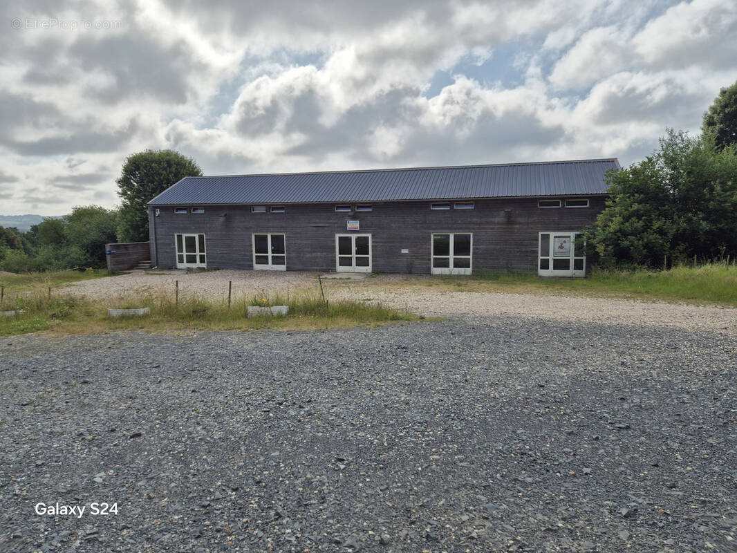 Commerce à PONT-L&#039;EVEQUE