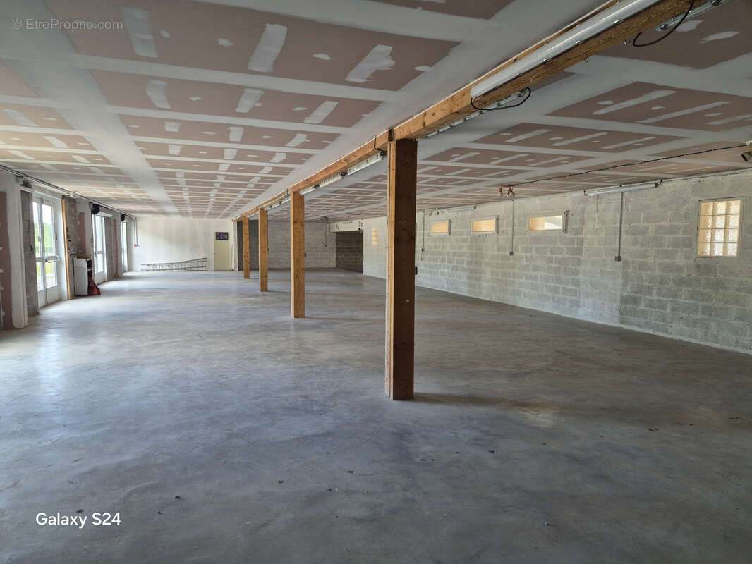 Commerce à PONT-L&#039;EVEQUE