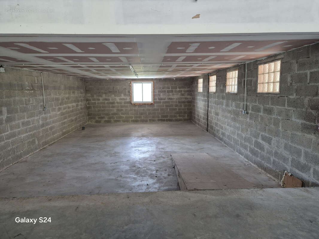 Commerce à PONT-L&#039;EVEQUE