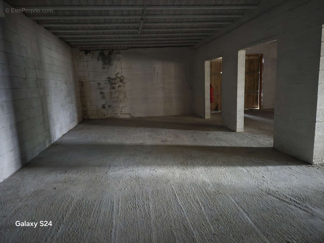 Commerce à PONT-L&#039;EVEQUE