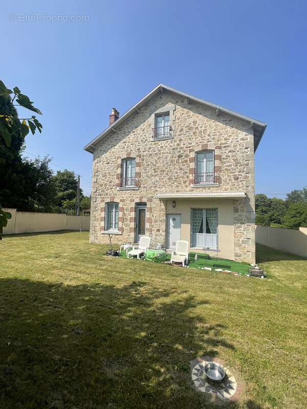 Maison à SAINT-DENIS-DES-MURS