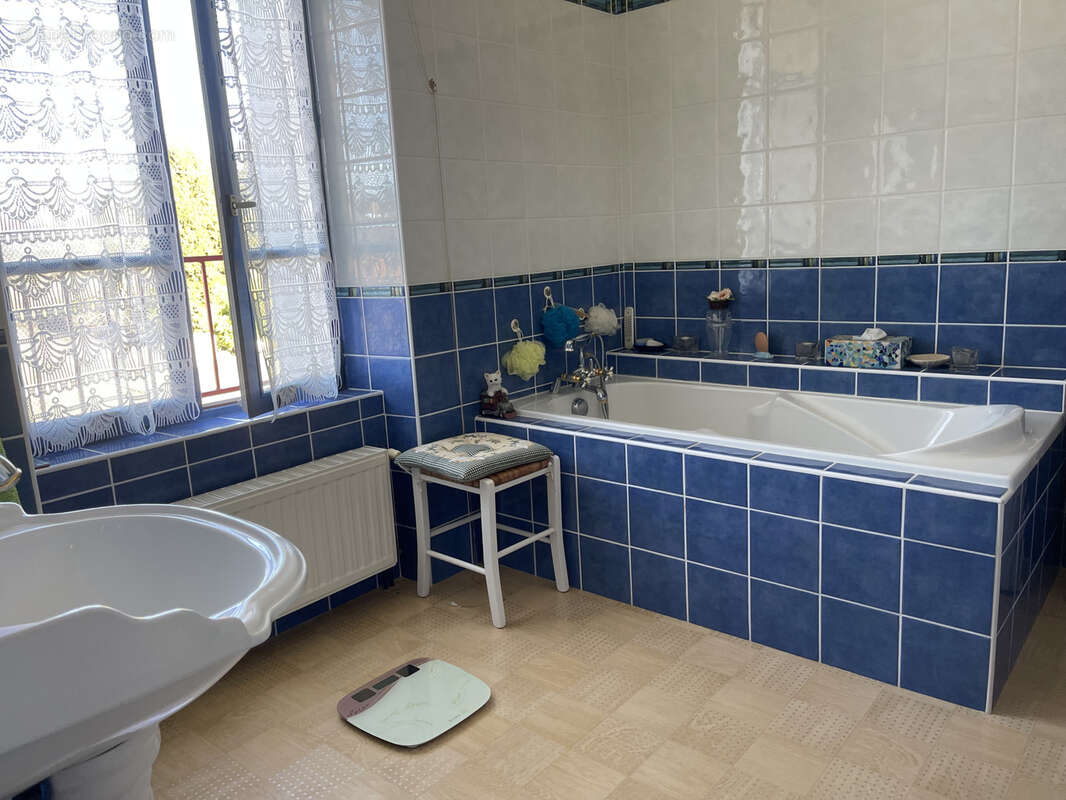 Maison à SAINT-DENIS-DES-MURS