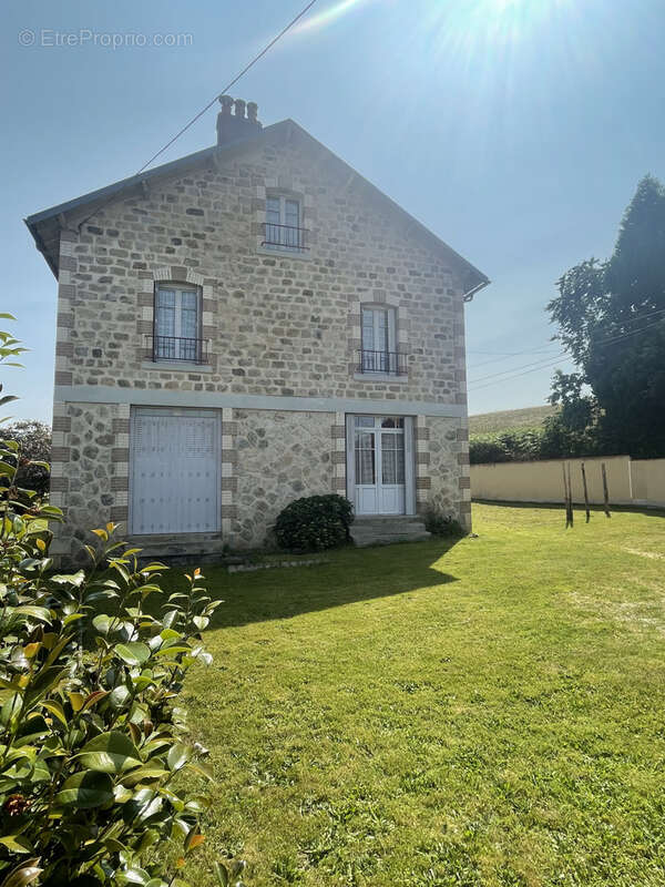 Maison à SAINT-DENIS-DES-MURS