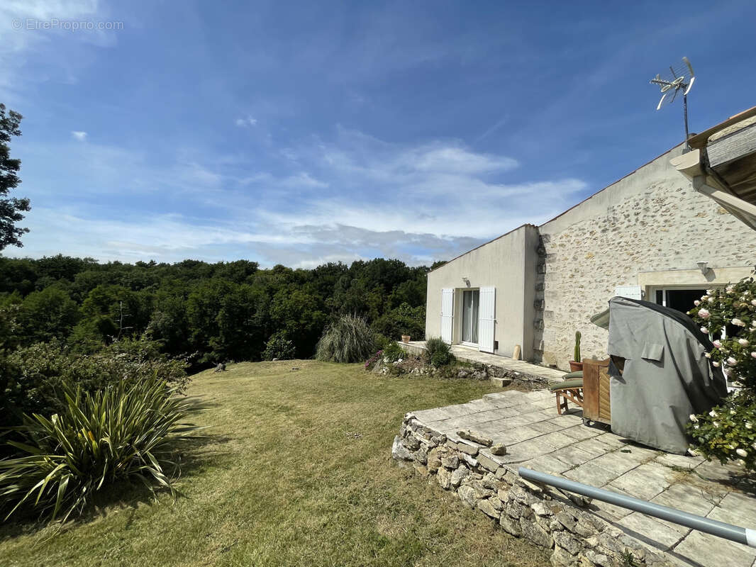 Maison à SAINT-SORLIN-DE-CONAC