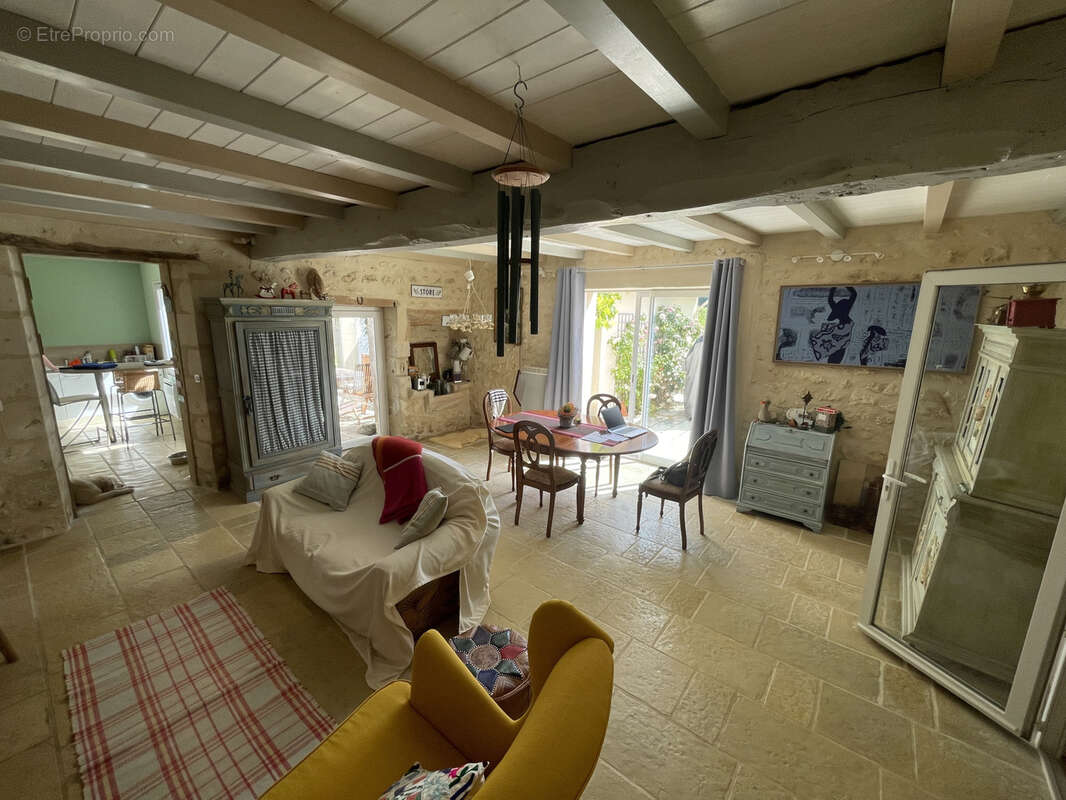 Maison à SAINT-SORLIN-DE-CONAC