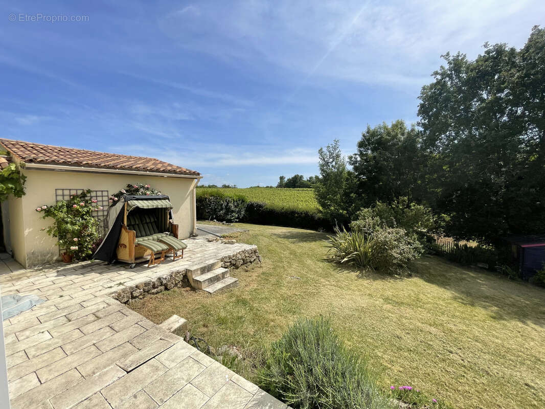 Maison à SAINT-SORLIN-DE-CONAC