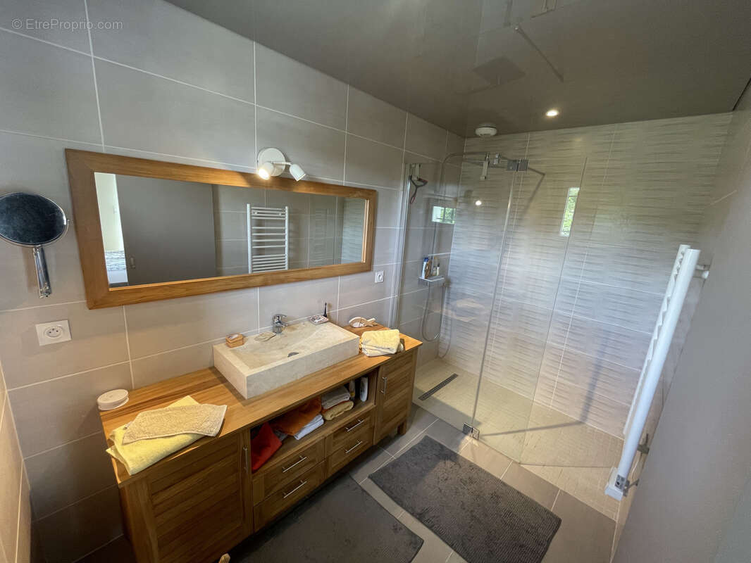 Maison à SAINT-SORLIN-DE-CONAC