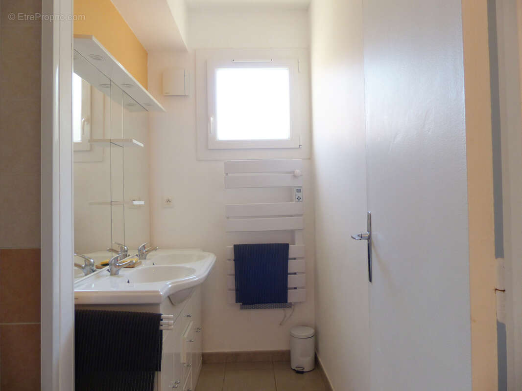 Appartement à LAMALOU-LES-BAINS