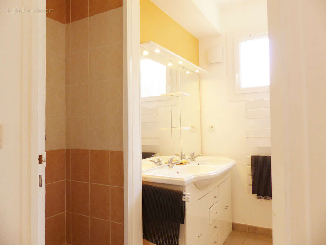 Appartement à LAMALOU-LES-BAINS