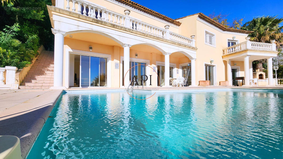 Maison à MANDELIEU-LA-NAPOULE