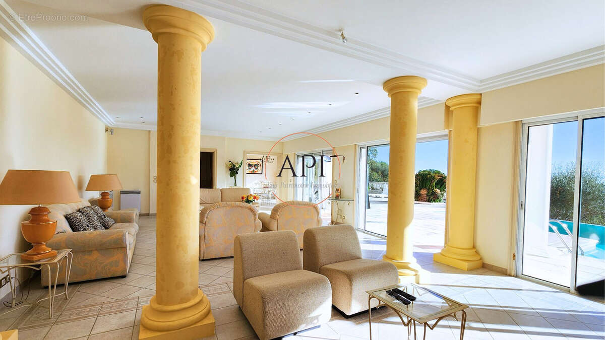 Maison à MANDELIEU-LA-NAPOULE