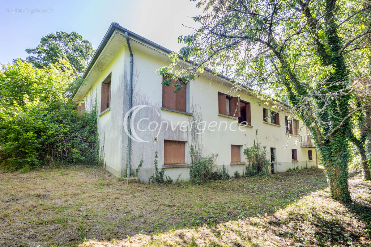 Maison à CHAMPAGNAC-LA-RIVIERE