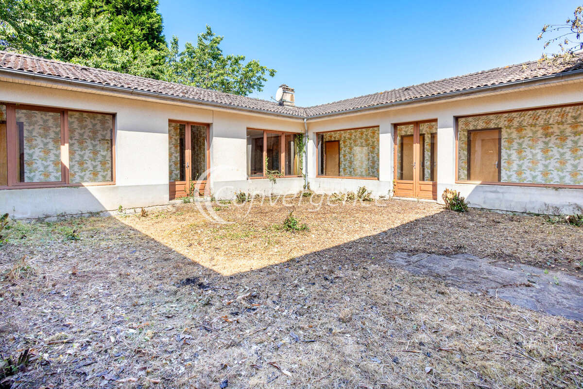 Maison à CHAMPAGNAC-LA-RIVIERE