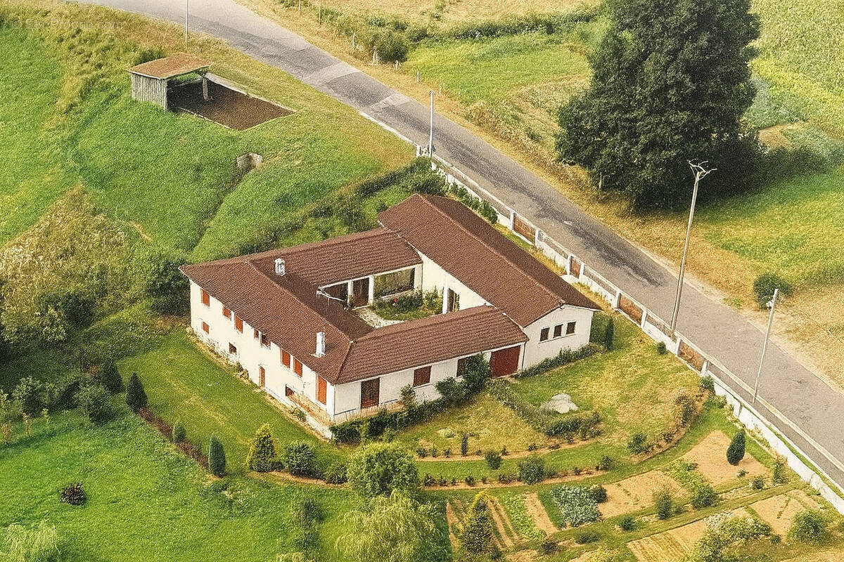 Maison à CHAMPAGNAC-LA-RIVIERE