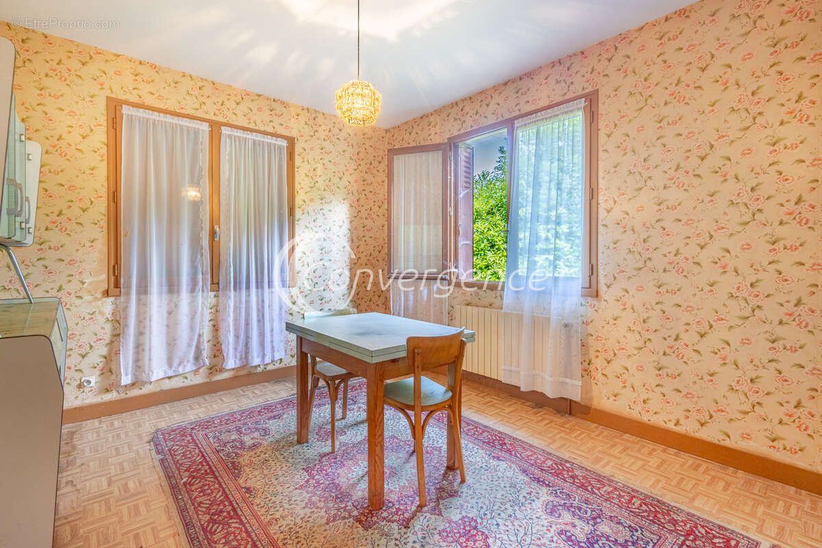 Maison à CHAMPAGNAC-LA-RIVIERE