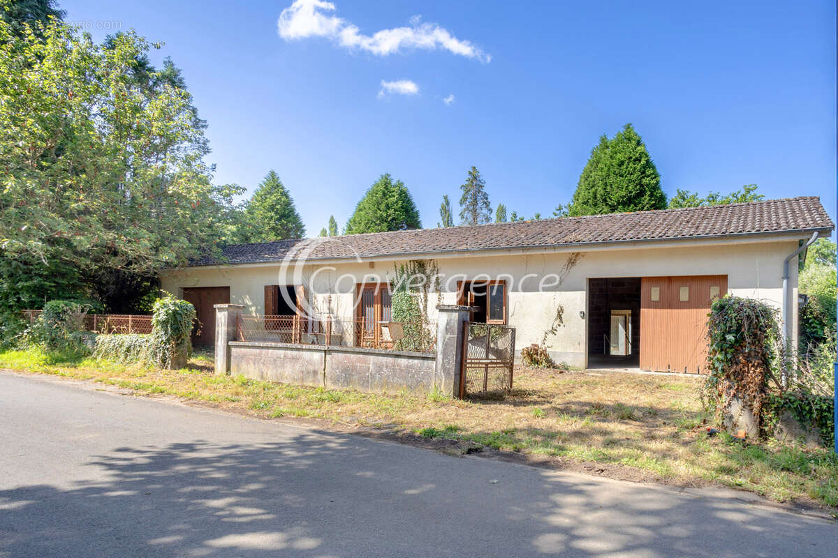 Maison à CHAMPAGNAC-LA-RIVIERE