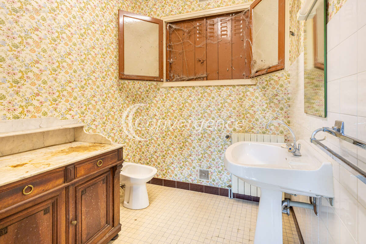 Maison à CHAMPAGNAC-LA-RIVIERE