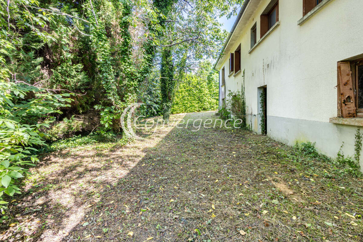 Maison à CHAMPAGNAC-LA-RIVIERE