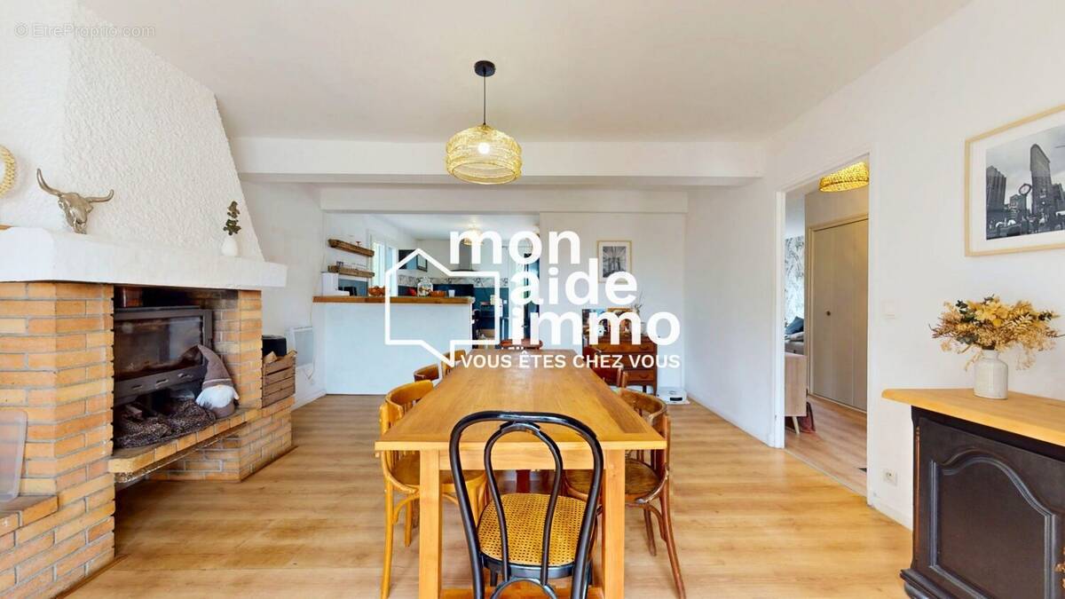 Maison à SAINT-MAGNE-DE-CASTILLON