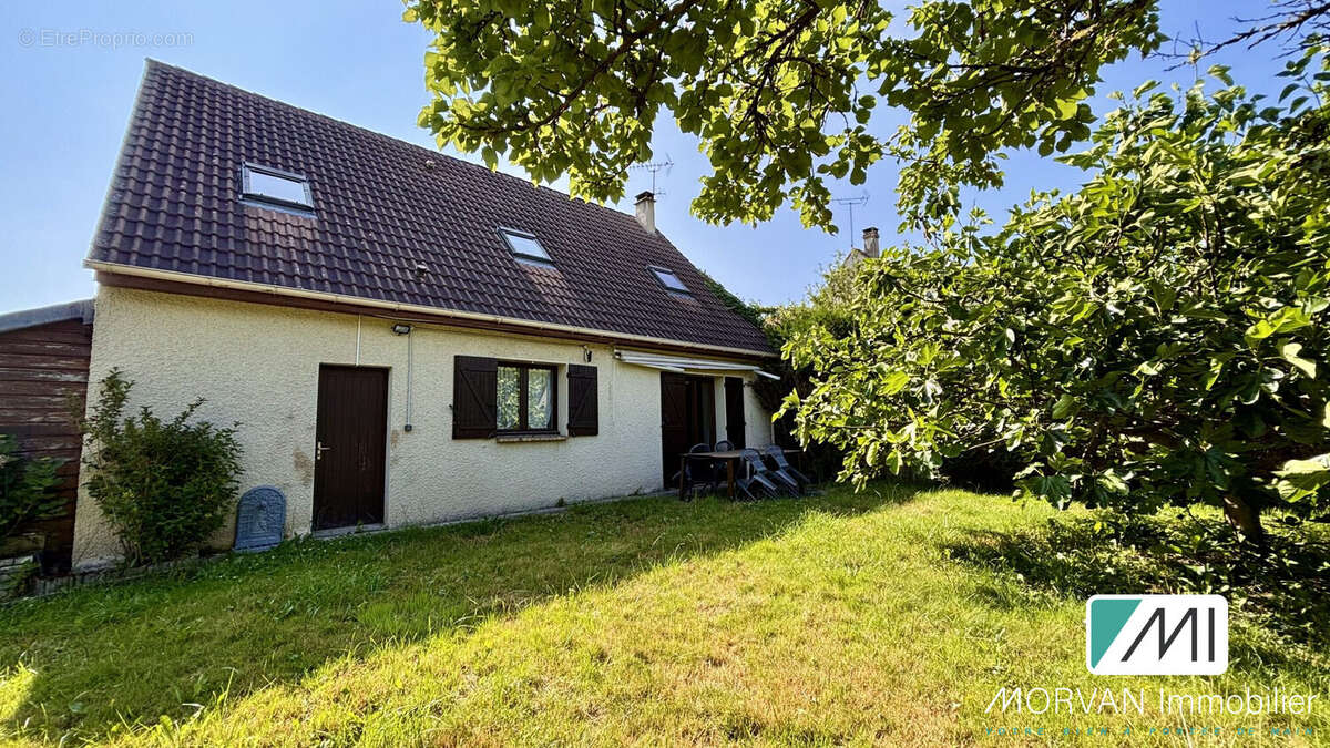 Maison à LES ESSARTS-LE-ROI