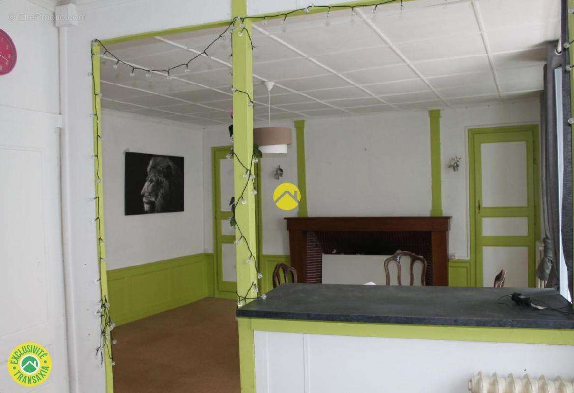 Maison à VIC-SUR-CERE