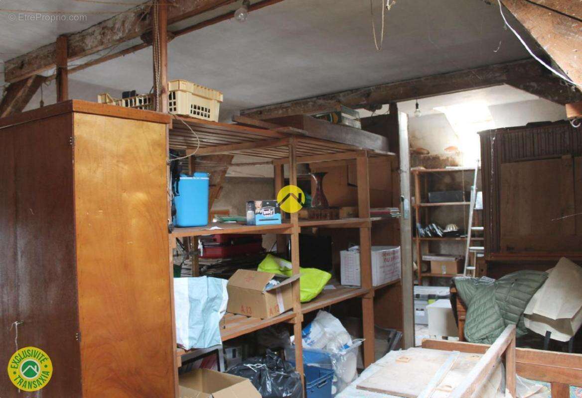 Maison à VIC-SUR-CERE