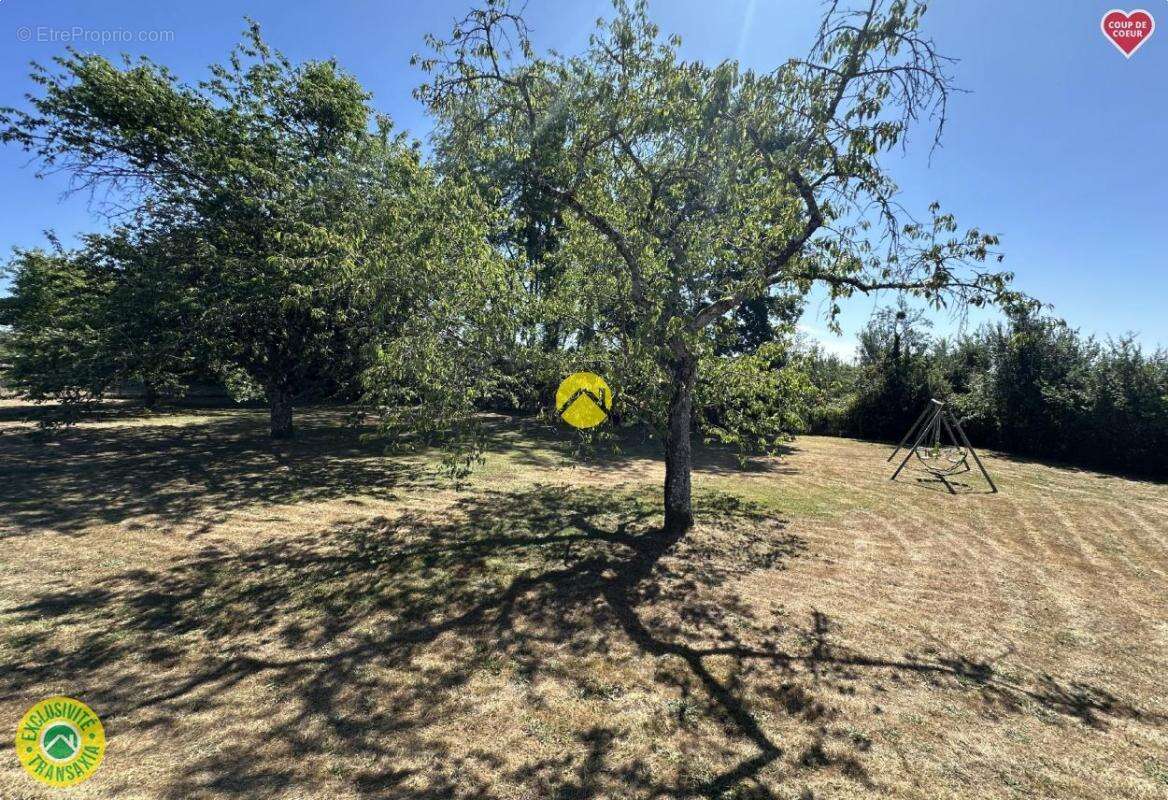 Maison à LA GUERCHE-SUR-L&#039;AUBOIS