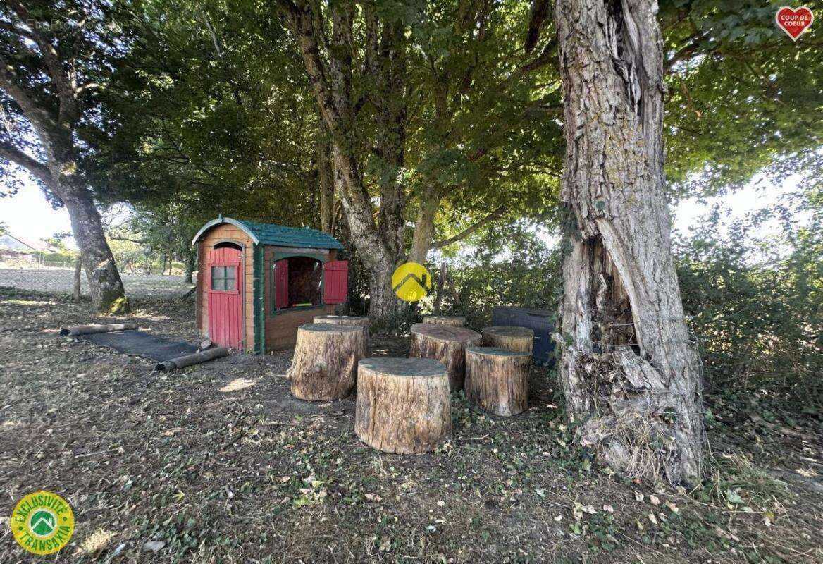 Maison à LA GUERCHE-SUR-L&#039;AUBOIS